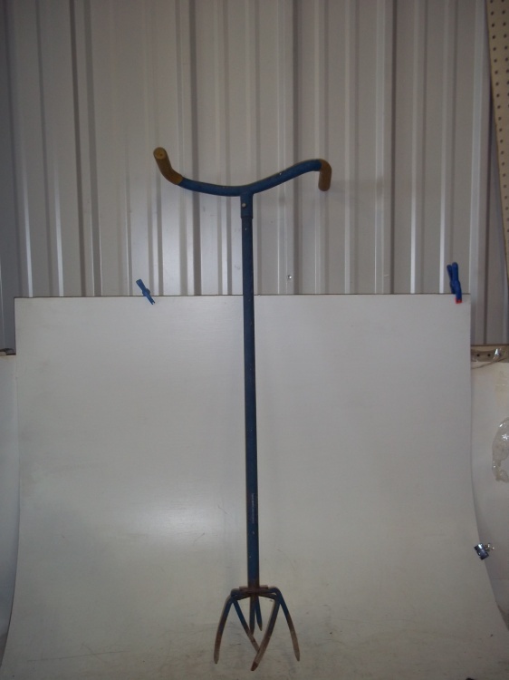 lot 92 image: The Claw Weeder
