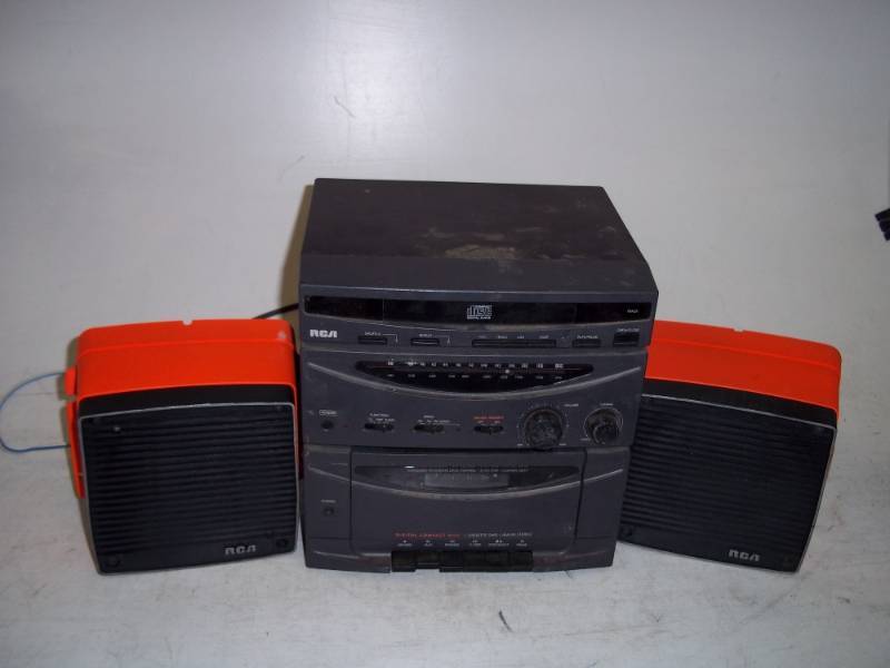 lot 93 image: RCA Stereo with Speakers
