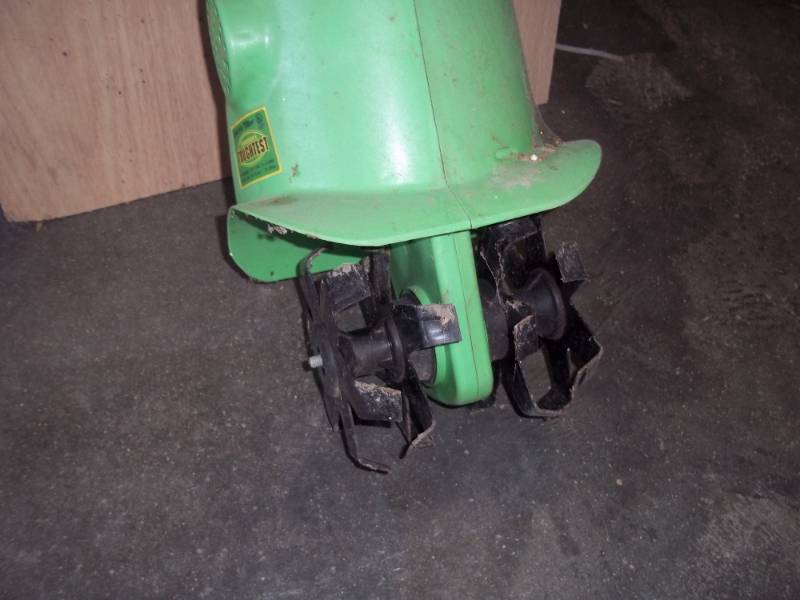 lot 109 image: Electric Tiller