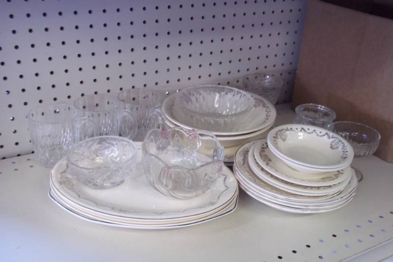lot 126 image: Lot of Misc Dishes