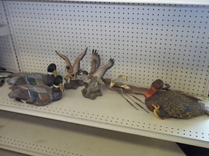 lot 144 image: Duck Dcor