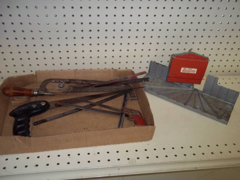 lot 164 image: Handy Man Miter Box with Saw
