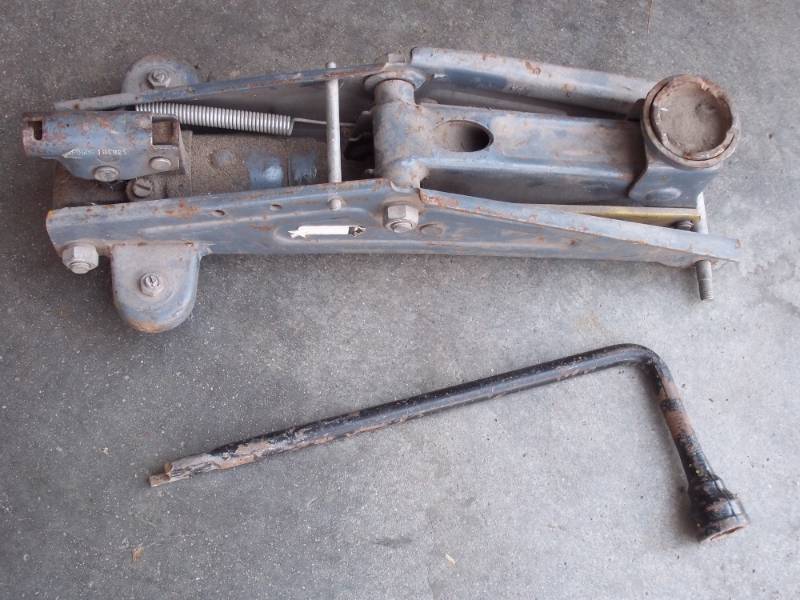 lot 166 image: Floor jack with Wheel Wrench