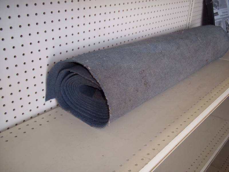 lot 173 image: Roll of Outdoor Carpeting