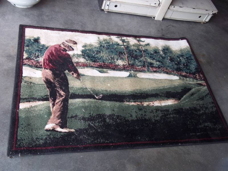 lot 174 image: Golf Throw Rug