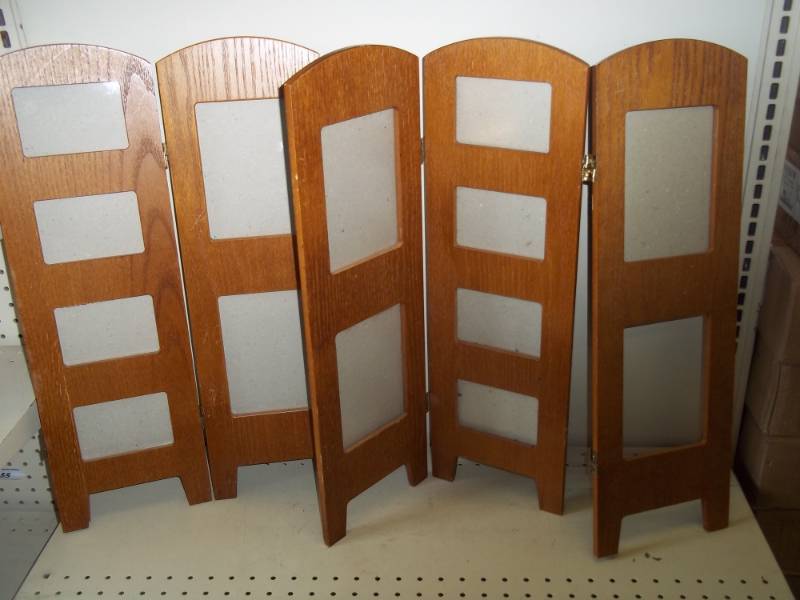 lot 179 image: Bi Fold Picture Frame Set