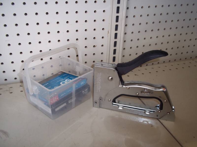 lot 187 image: Stapler with Staples