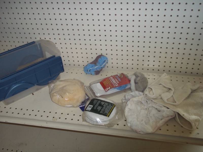 lot 189 image: Small Tote with Car Polish Pads