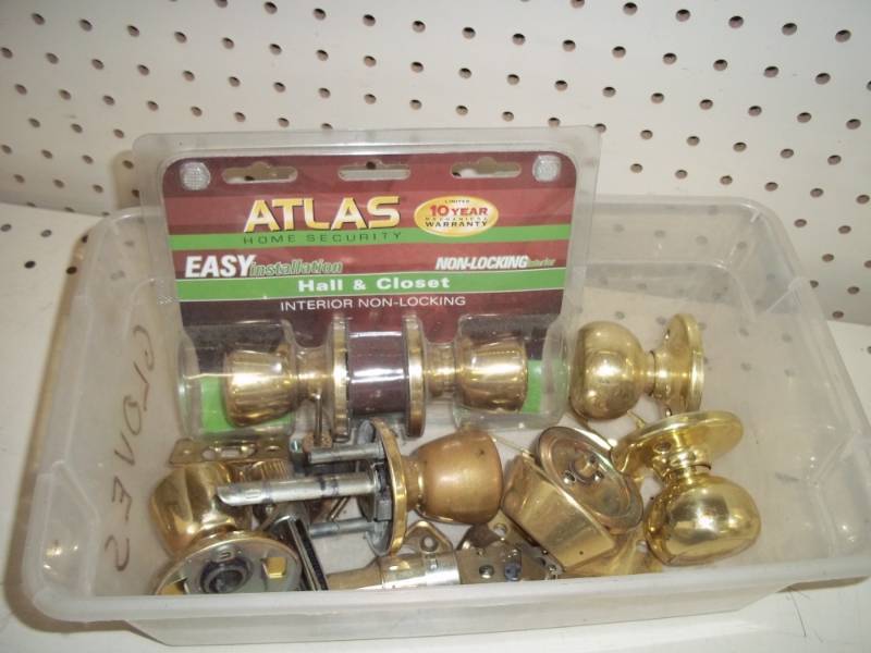 lot 195 image: Tote of Door Knobs