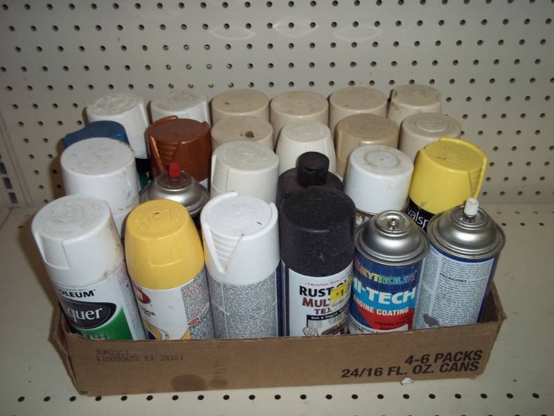 lot 199 image: Box of Misc Spray Paint