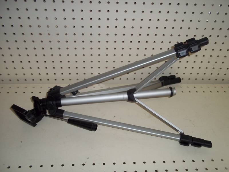 lot 222 image: Tripod