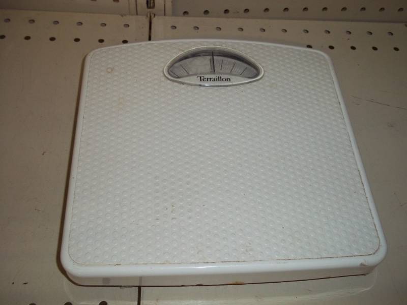 lot 228 image: Bathroom Scale