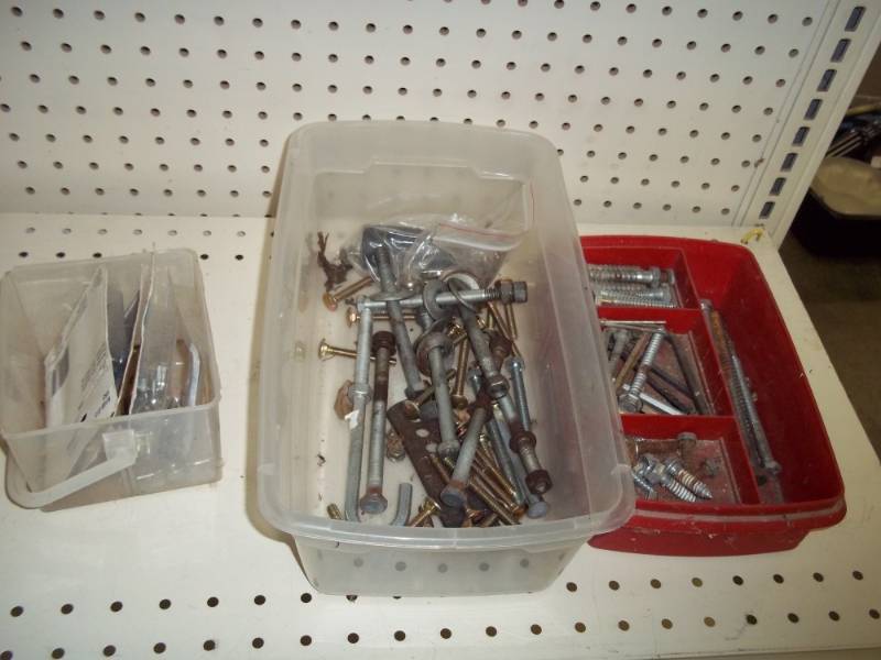 lot 236 image: Hardware with tubs