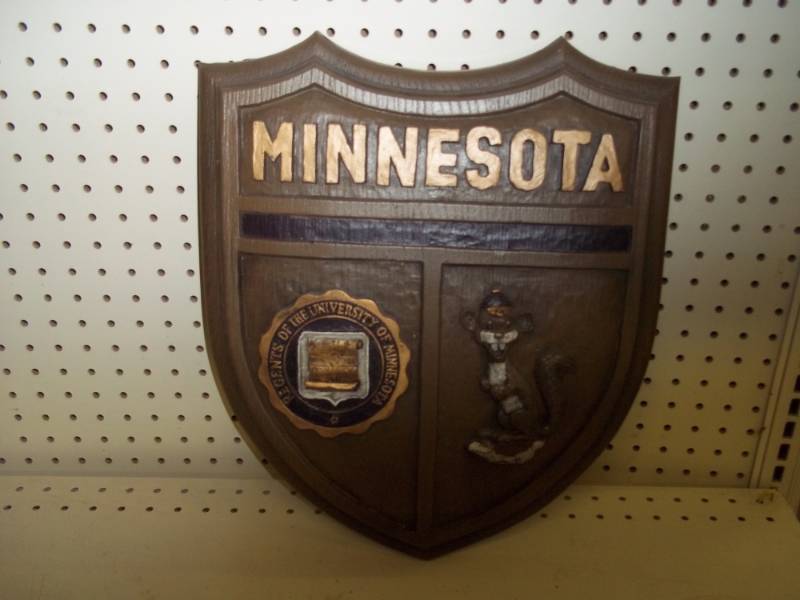 lot 237 image: Minnesota Gophers Wall Plaque