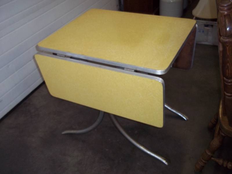 lot 242 image: Retro Table