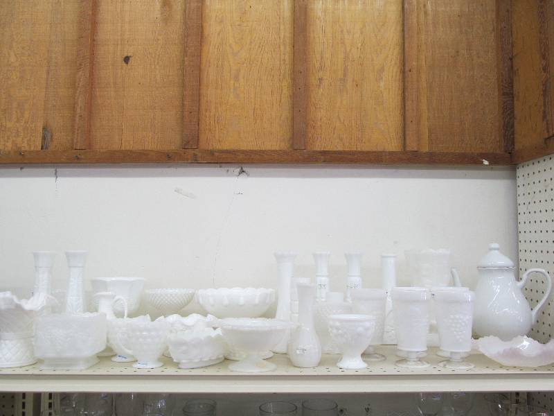 lot 1 image: Milk Glass