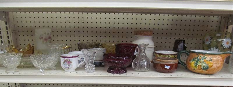 lot 8 image: Glassware