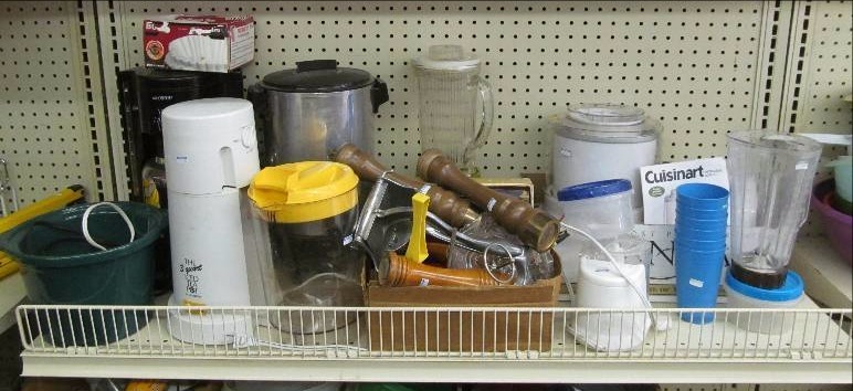 lot 15 image: BlendersMr. CoffeeWestbend Coffee Pot