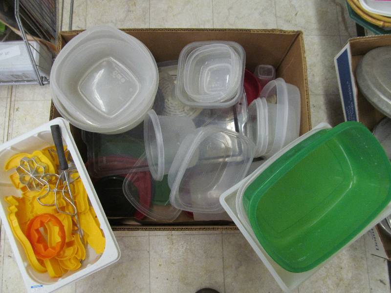 lot 18 image: Storage ContainersBowls