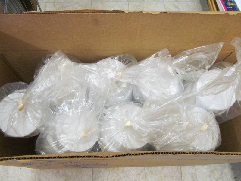 lot 20 image: Deli Tubs