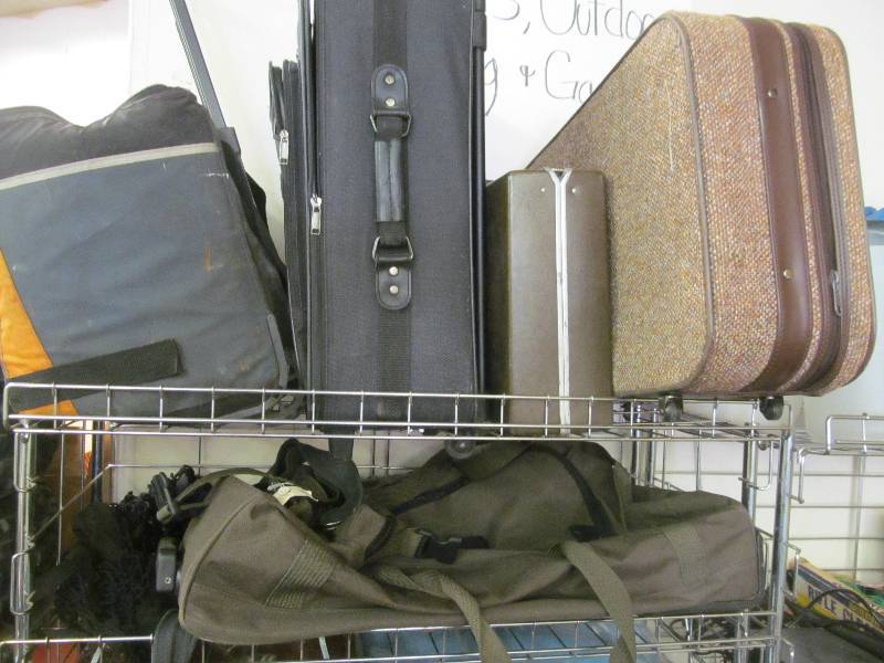 lot 39 image: LuggageBags