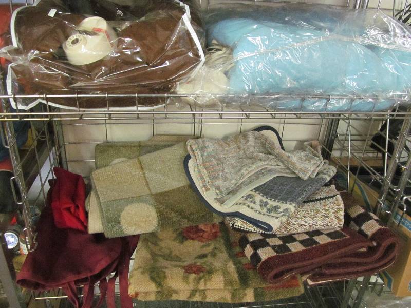 lot 40 image: Electric BlanketsRugs