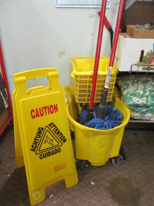 lot 48 image: Mop BucketMop