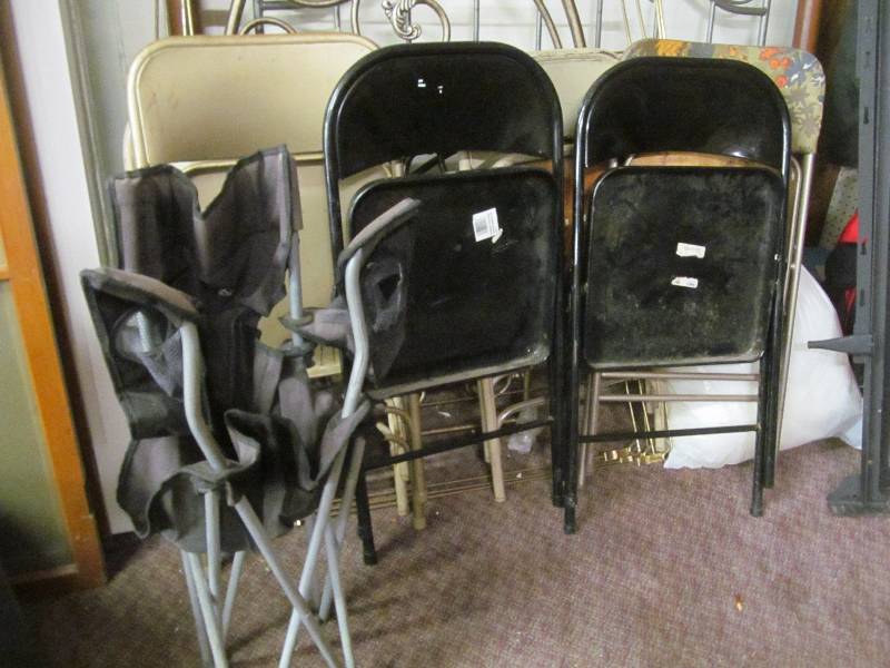 lot 51 image: Folding Chairs