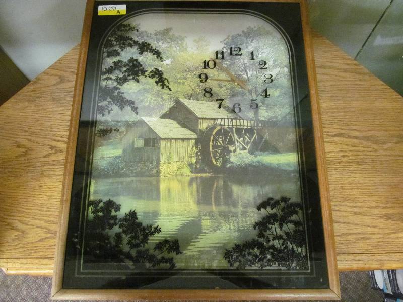 lot 83 image: Wall Clock