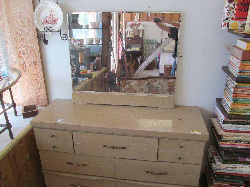 lot 99 image: Vintage Dresser