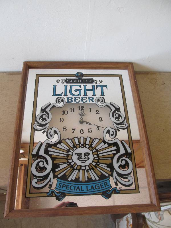 lot 114 image: Schlitz Beer Clock