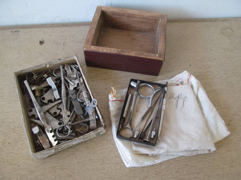 lot 116 image: Antique Dentist Tools