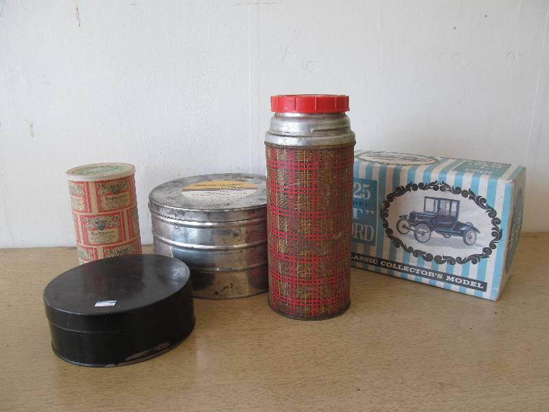 lot 119 image: Aladdin Thermos