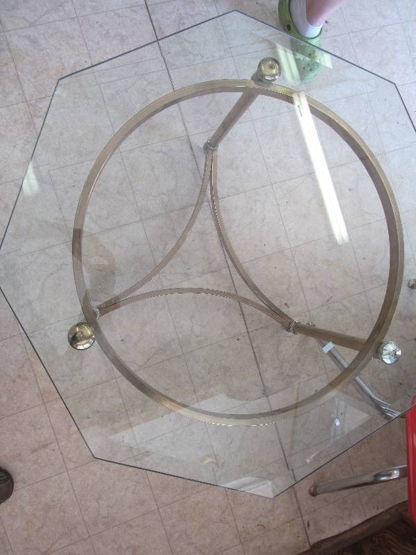 lot 121 image: End Table