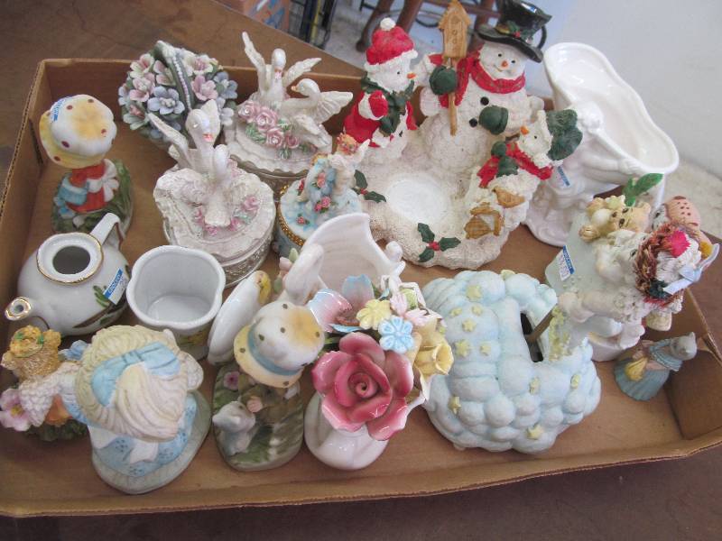 lot 124 image: Knick Knack Dcor