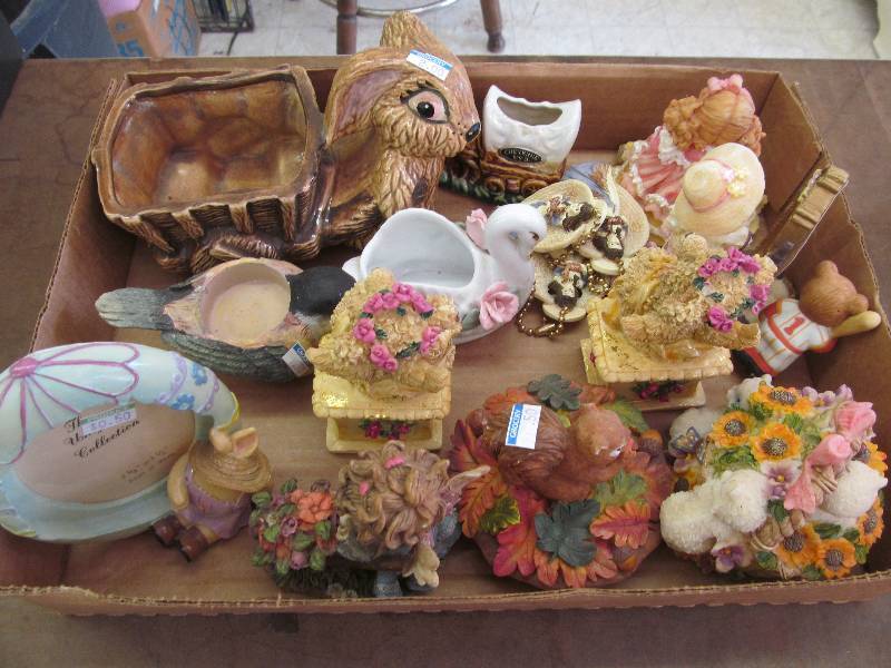 lot 126 image: Knick Knack Dcor