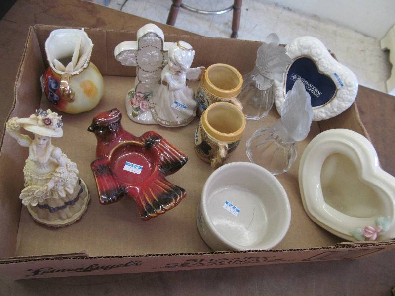 lot 127 image: Knick Knack Dcor