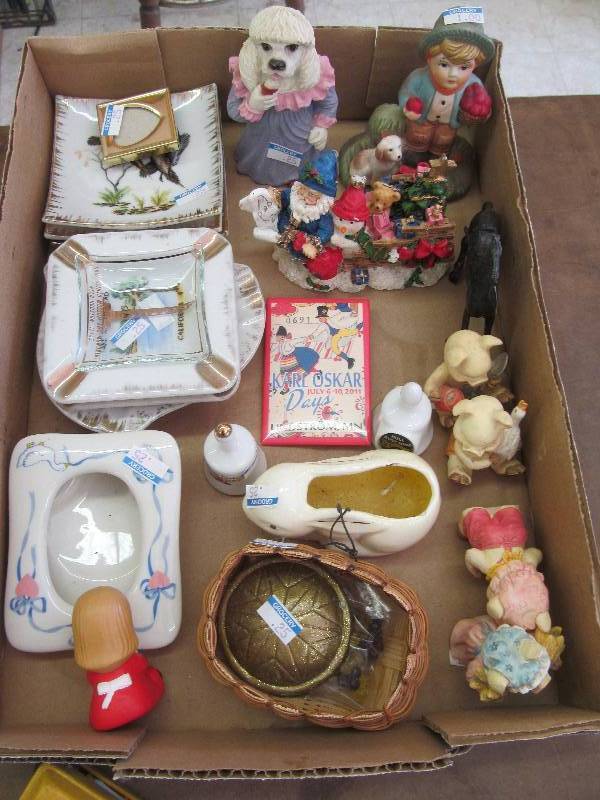 lot 130 image: Knick Knack Dcor