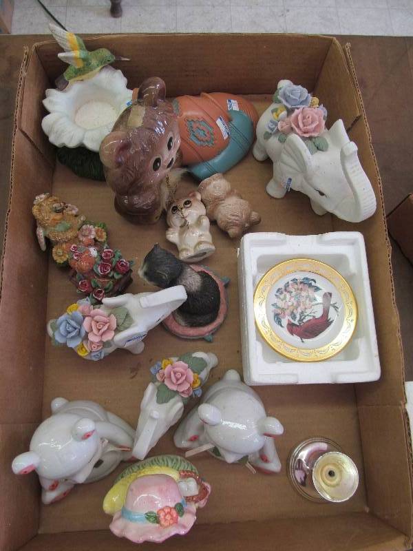lot 133 image: Knick Knack Dcor