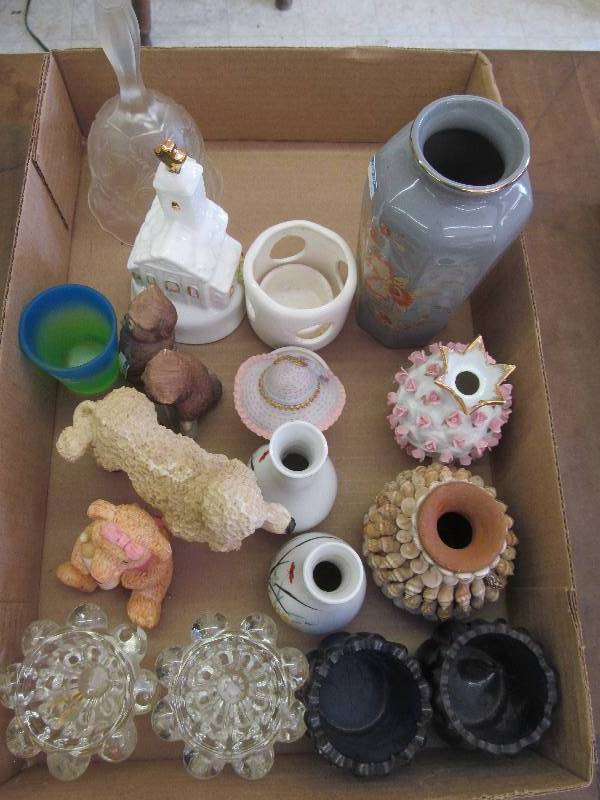 lot 136 image: Knick Knack Dcor