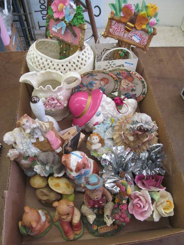 lot 138 image: Knick Knack Dcor
