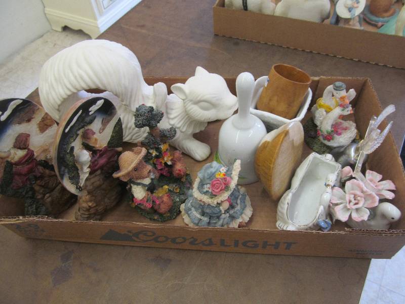 lot 140 image: Knick Knack Dcor