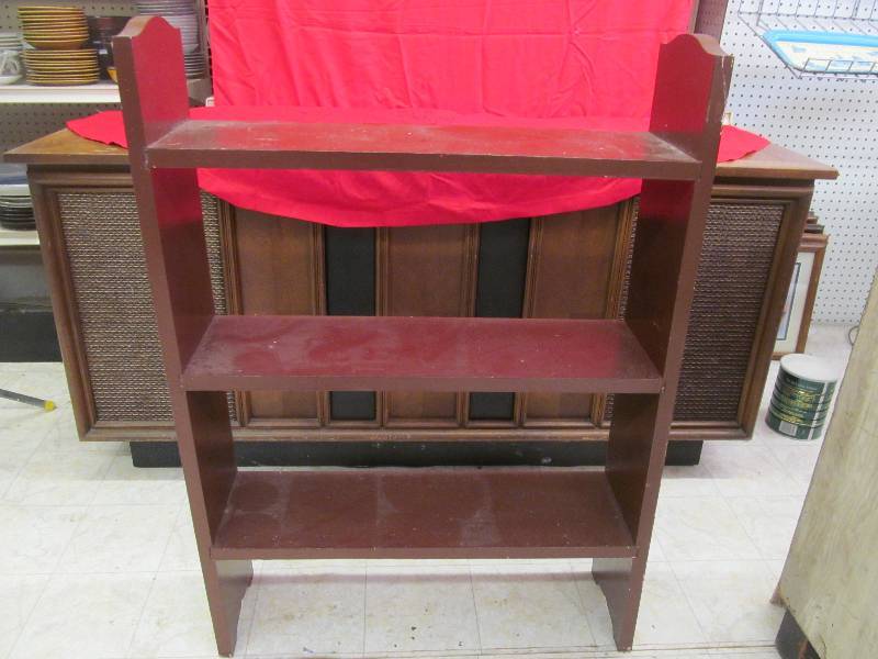 lot 151 image: Book Shelf