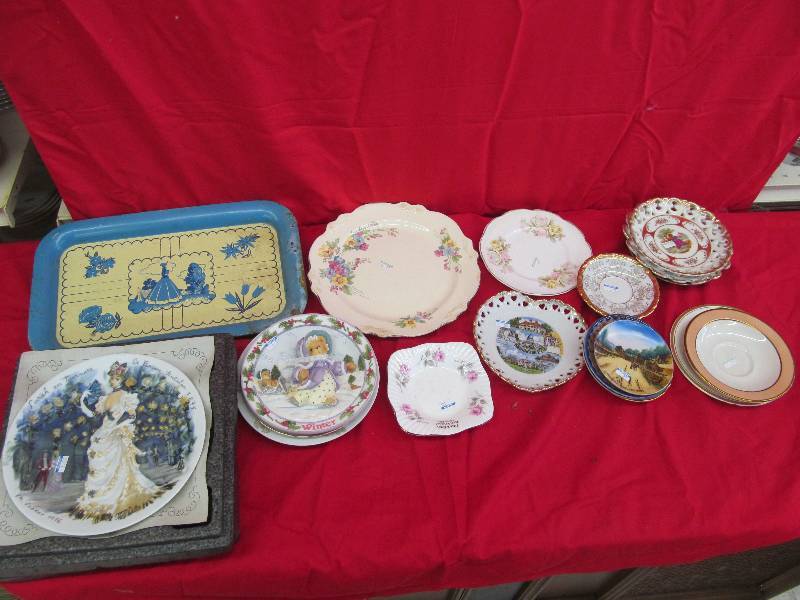 lot 174 image: PlatesTins