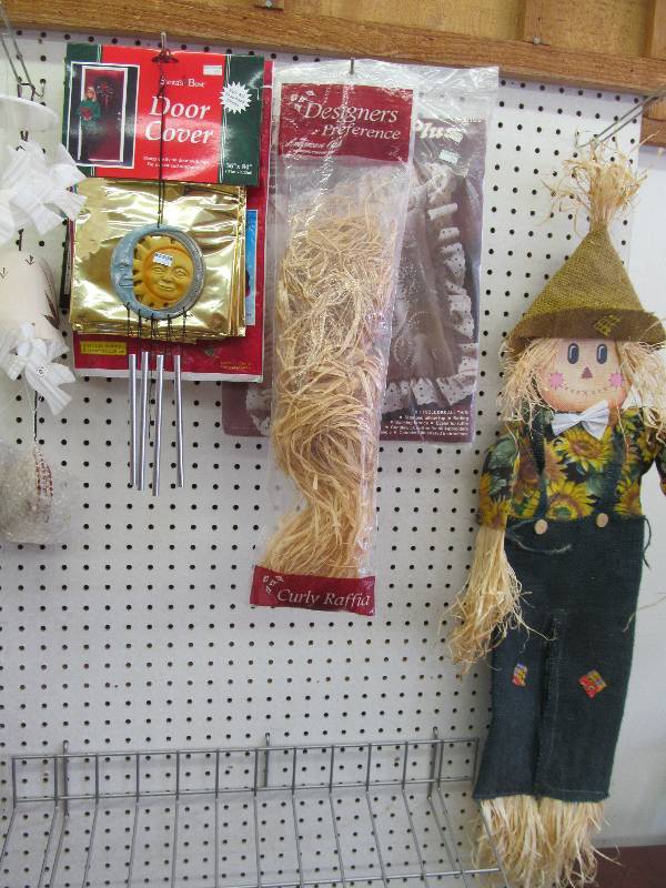 lot 177 image: Door Cover DcorScarecrowWind Chimes