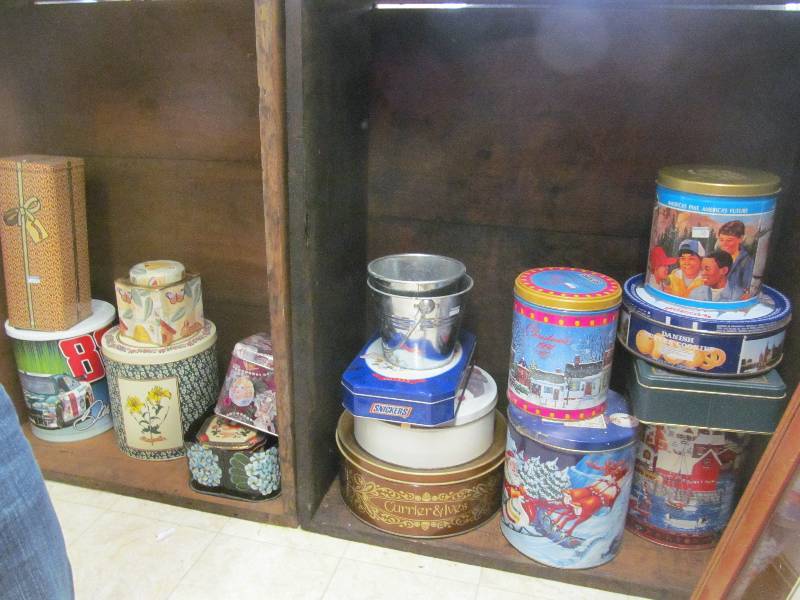 lot 178 image: Decorative Tins