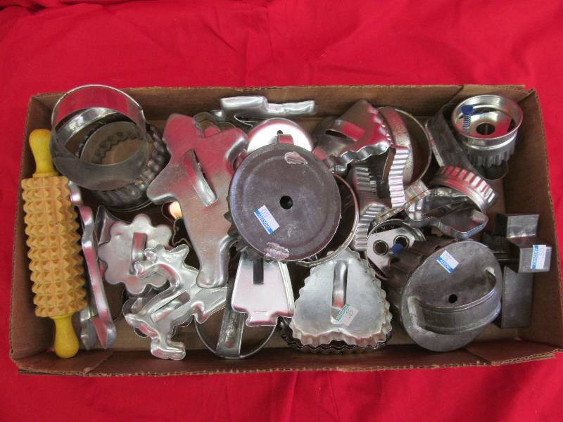 lot 186 image: Vintage Cookie Cutters
