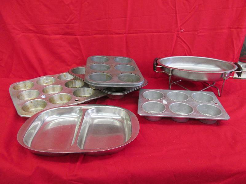 lot 191 image: MuffinServing Pans