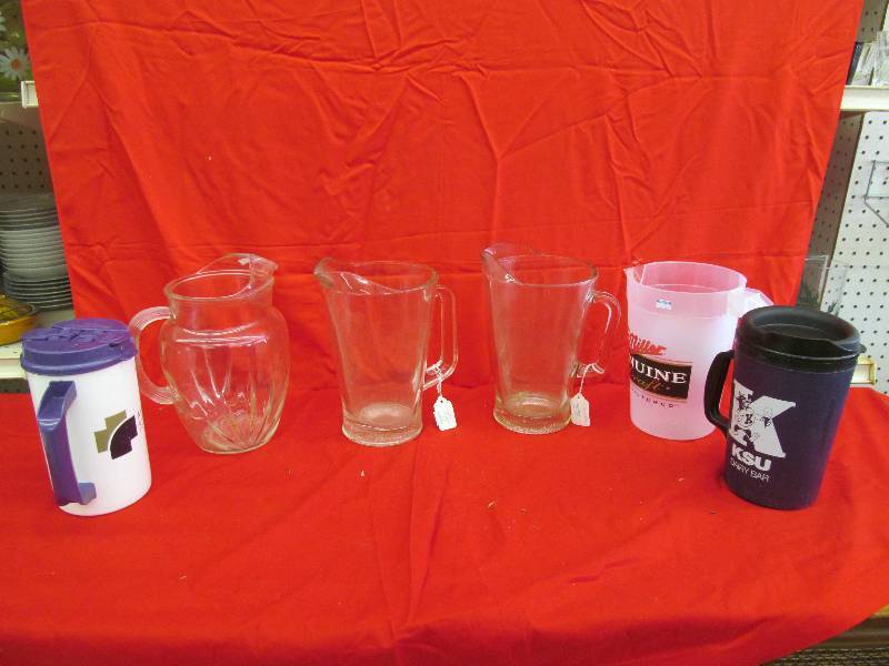lot 193 image: Pitchers