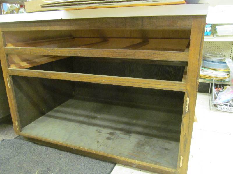 lot 199 image: Cabinet